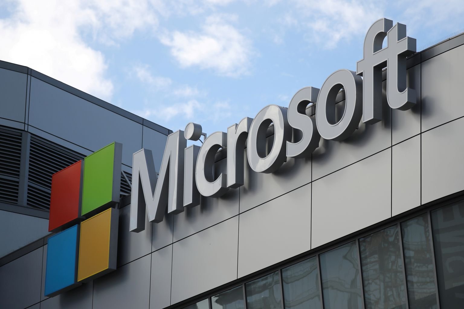 Microsoft: Ransom-Seeking Hackers Benefiting from Server Defects